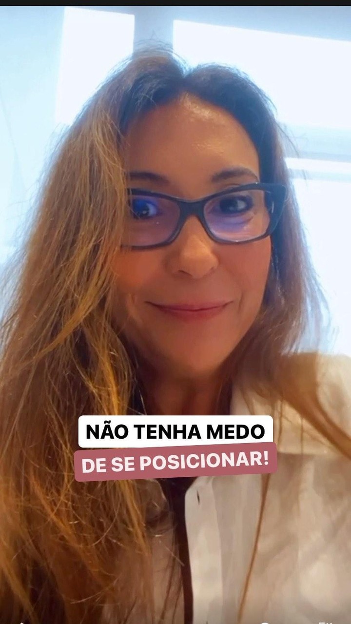 Em um mundo onde a voz feminina muitas vezes é abafada pelo medo do julgamento