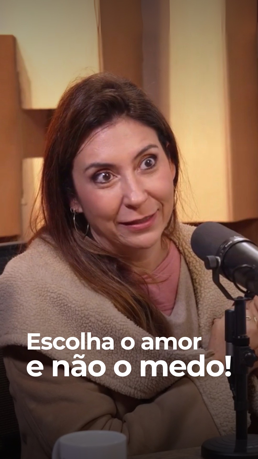 Muita gente acha que o oposto do amor é o ódio.
