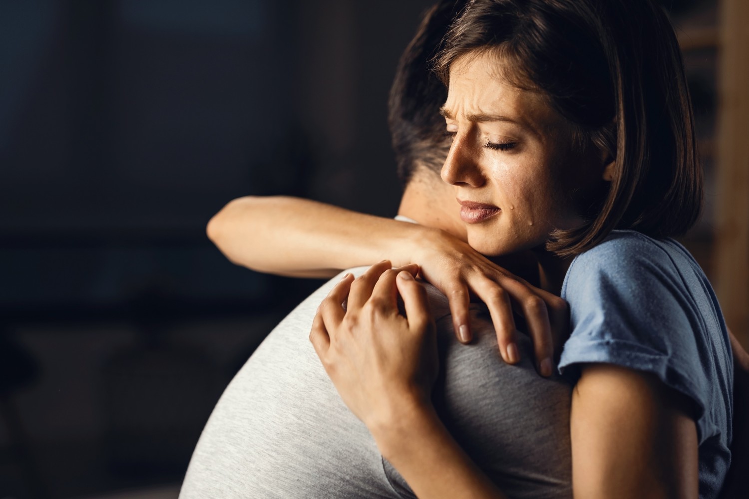 Surto psicótico no puerpério: o que é, como reconhecer e por que é uma emergência psiquiátrica